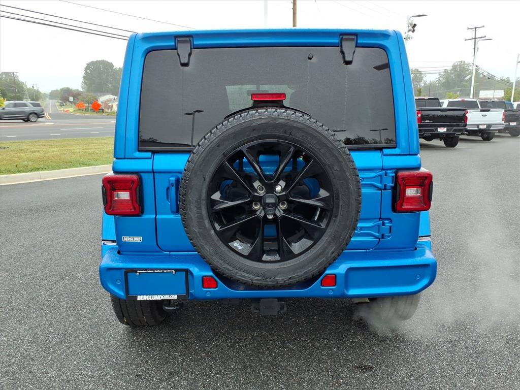 Used 2022 Jeep Wrangler Unlimited Sahara AWD/4WD image 12