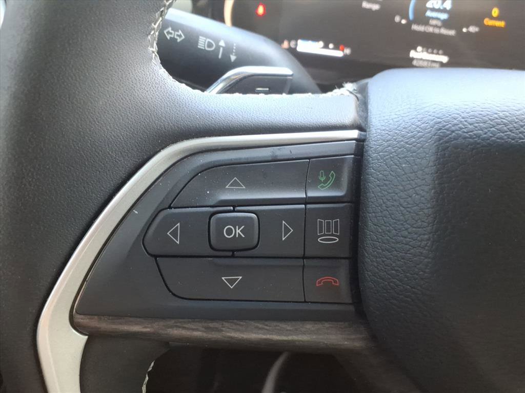 Used 2023 Jeep Grand Cherokee L Limited w/ Black Appearance Package image 23