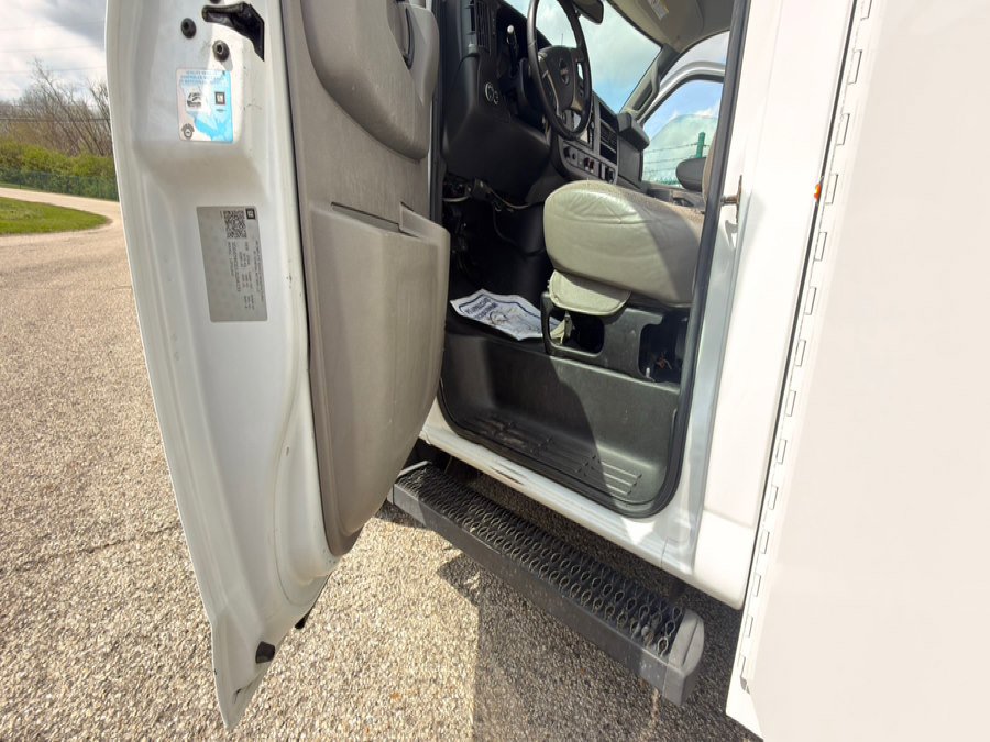 Used 2018 GMC Savana 3500 w/ Power Convenience Package image 19