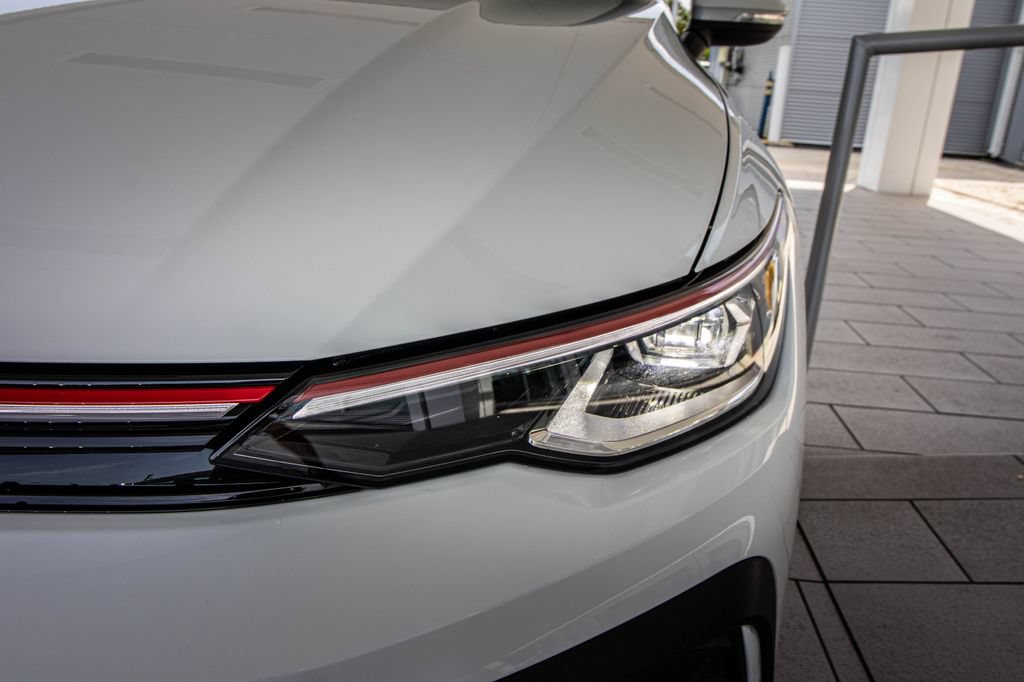 Used 2025 Volkswagen GTI SE FWD image 7