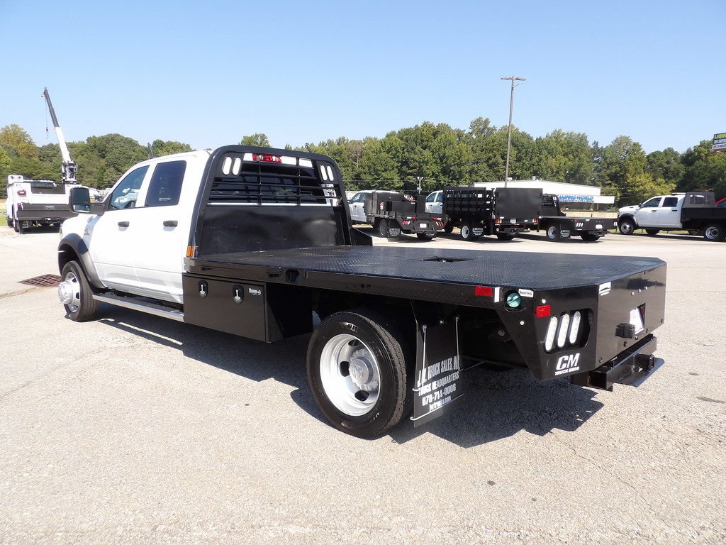 Used 2024 RAM 5500 Tradesman w/ Chrome Appearance Group AWD/4WD image 4