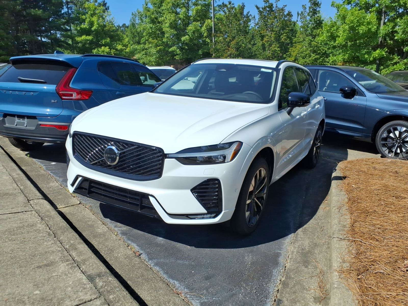 New 2026 Volvo XC60 B5 Plus w/ Protection Package Premier AWD/4WD image 4