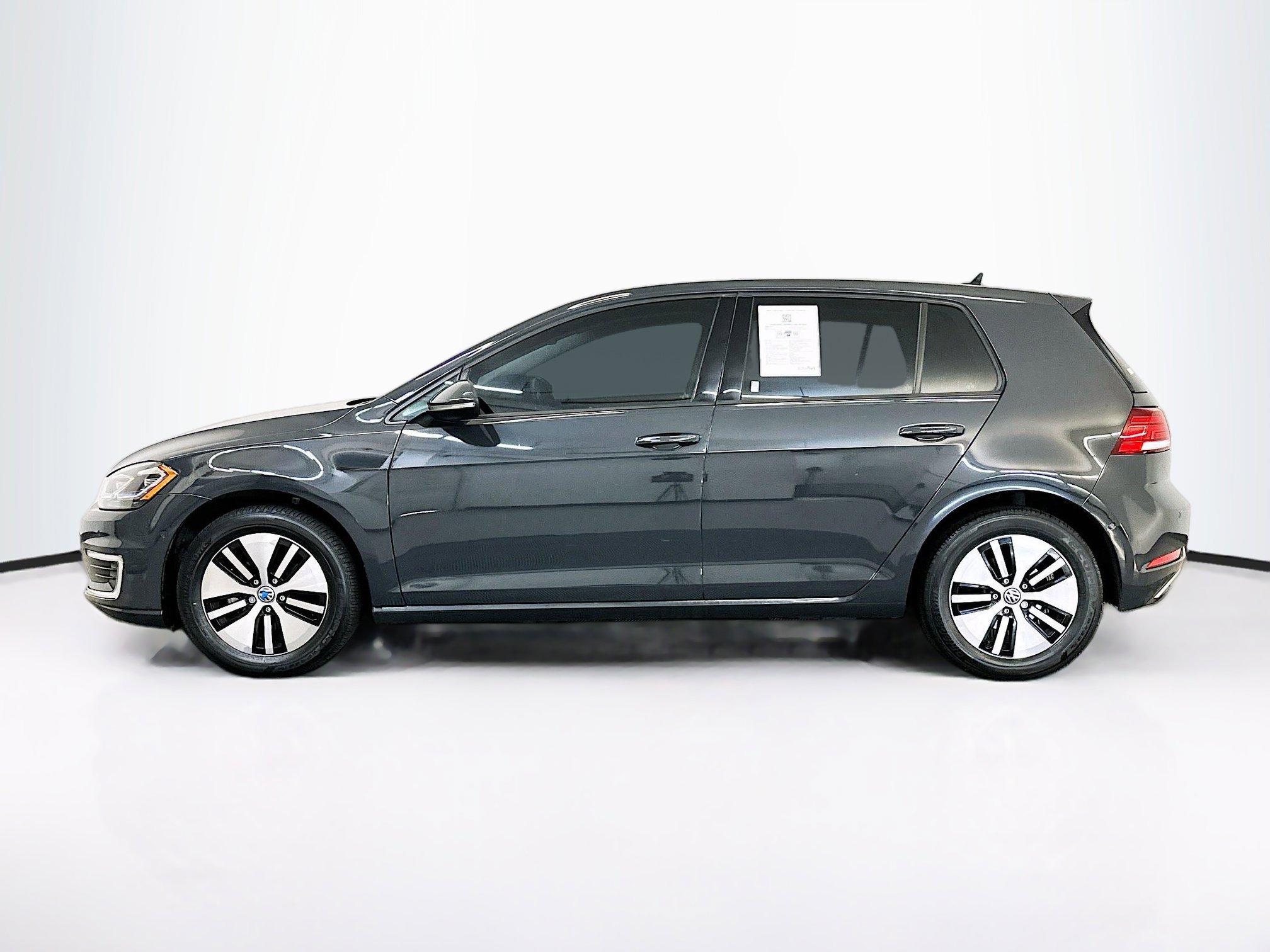 Used 2019 Volkswagen e-Golf SEL Premium image 4