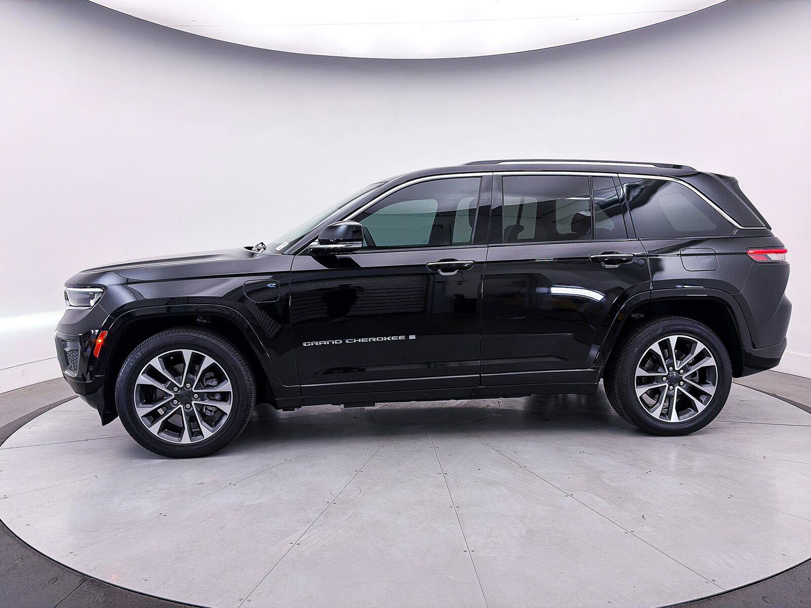 Used 2023 Jeep Grand Cherokee Overland w/ Luxury Tech Group IV AWD/4WD image 49