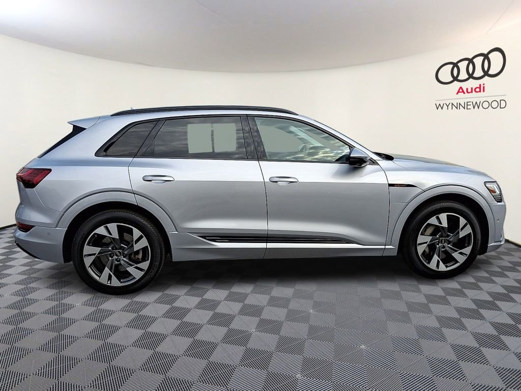 Used 2023 Audi e-tron Premium w/ Convenience Plus Package image 7