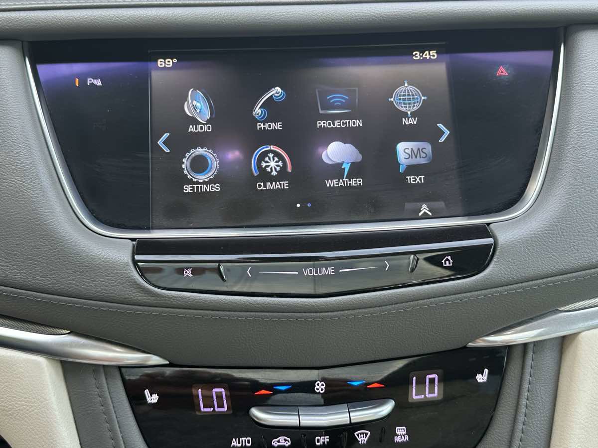 Used 2017 Cadillac XT5 Luxury w/ Driver Awareness Package image 33