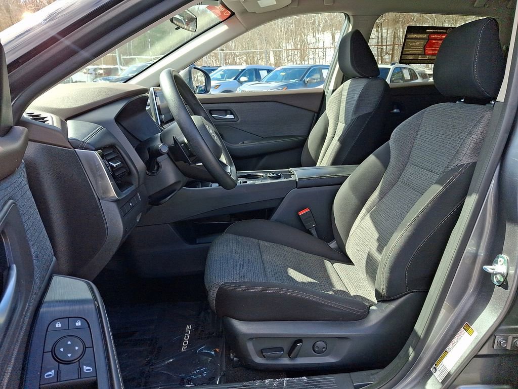 Used 2021 Nissan Rogue SV image 14