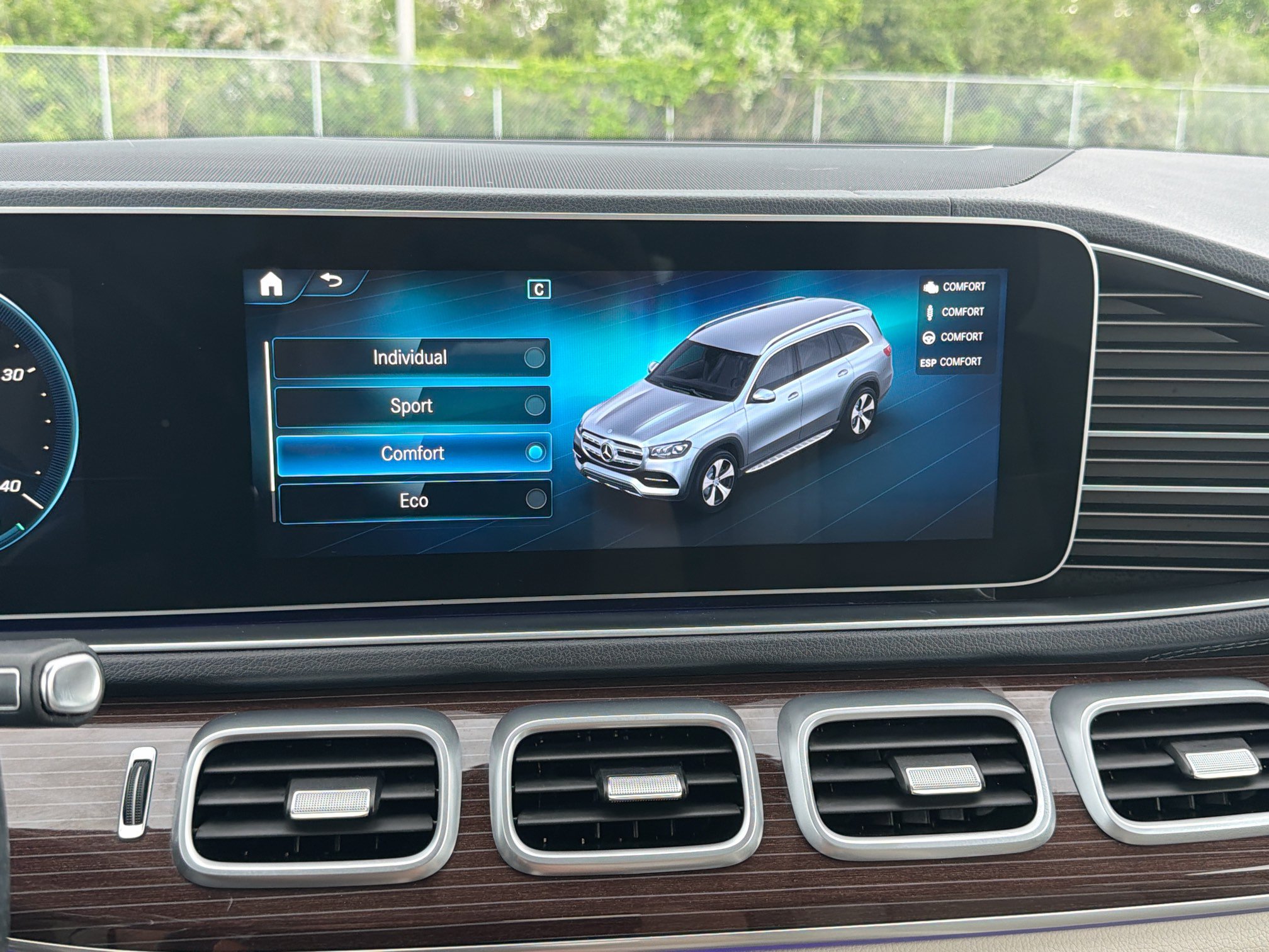 Used 2021 Mercedes-Benz GLS 580 4MATIC image 32