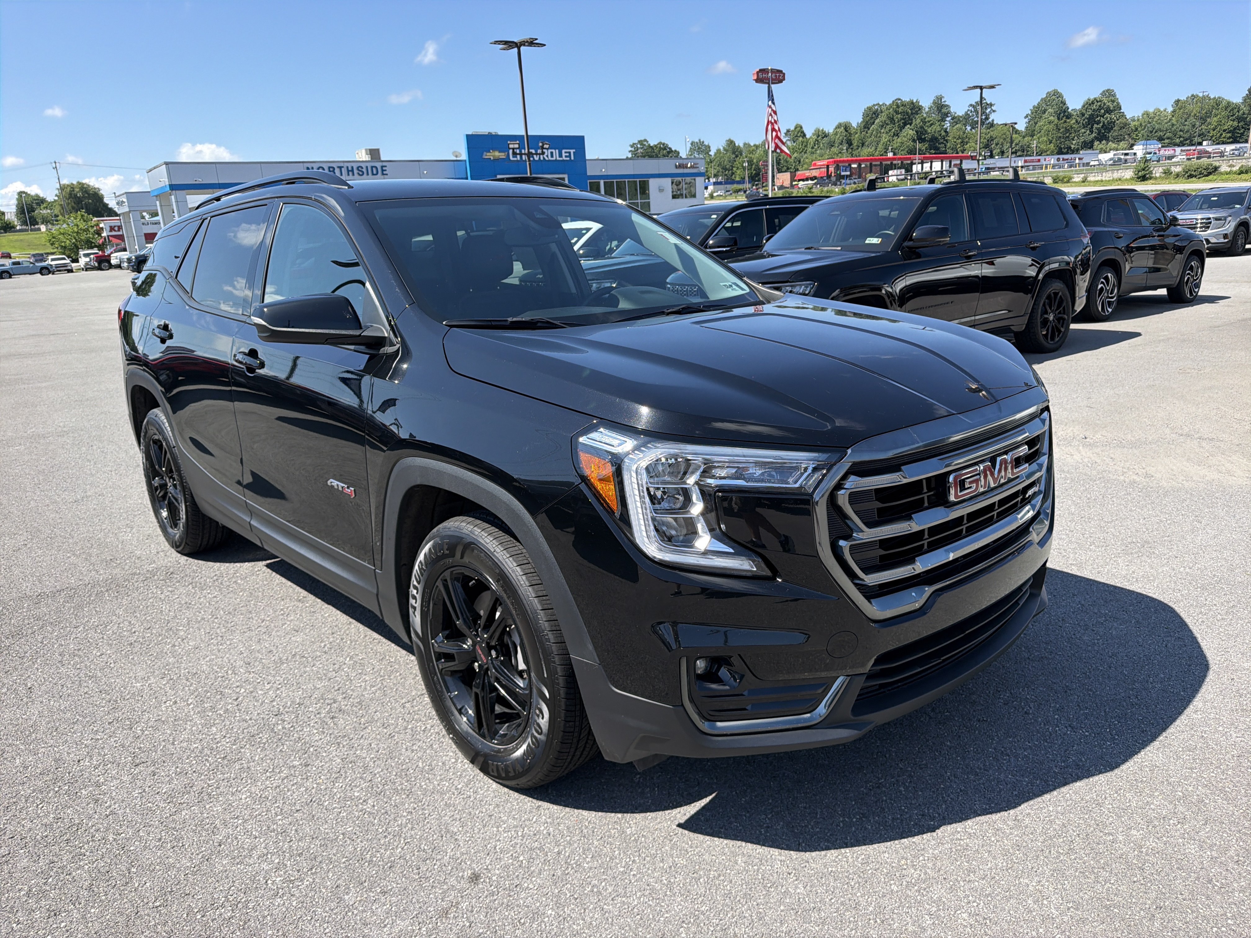 Used 2023 GMC Terrain AT4 AWD/4WD image 3