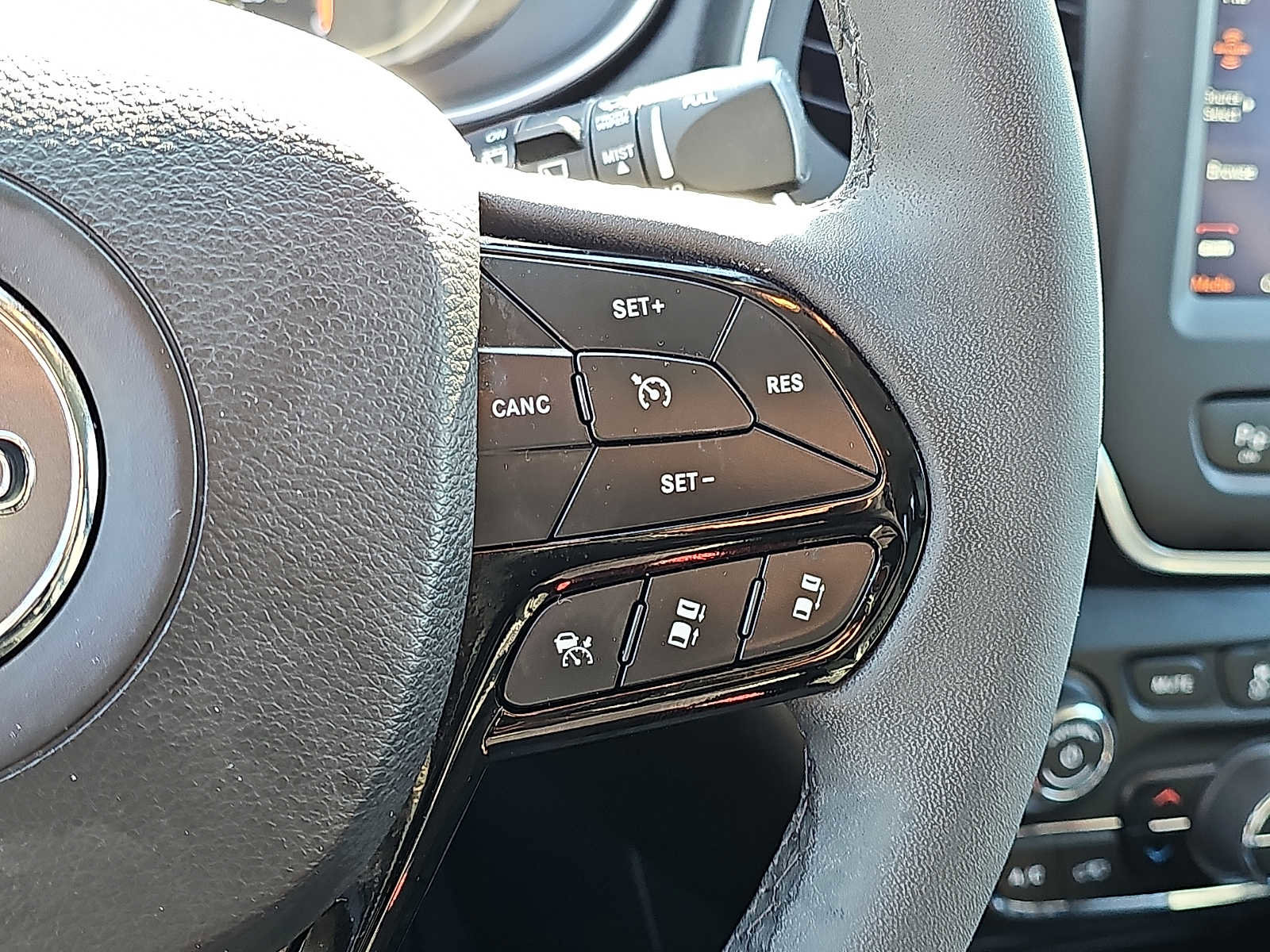 Used 2023 Jeep Cherokee Altitude Lux image 23