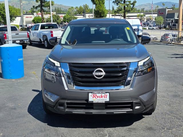 Used 2024 Nissan Pathfinder S image 2