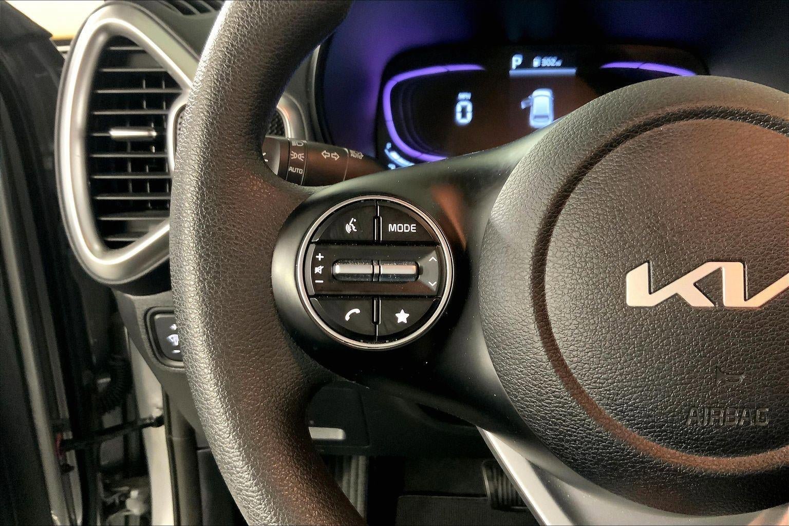 Certified 2025 Kia Soul LX image 18