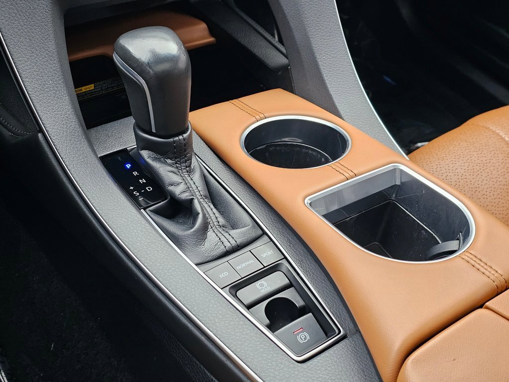 Used 2019 Toyota Avalon Limited w/ Preferred Accessory Package image 19