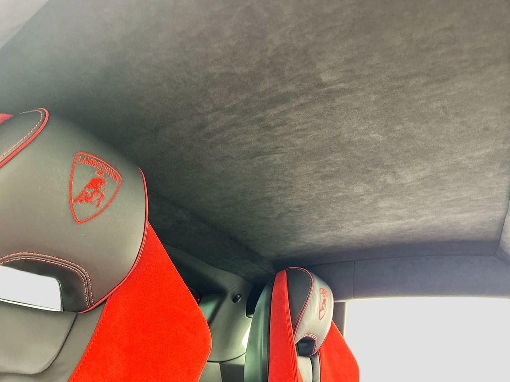 Used 2021 Lamborghini Huracan EVO image 17