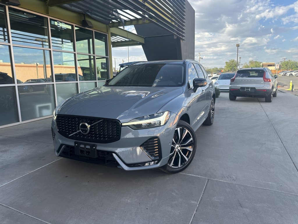Used 2023 Volvo XC60 B5 Plus w/ Climate Package AWD/4WD image 2