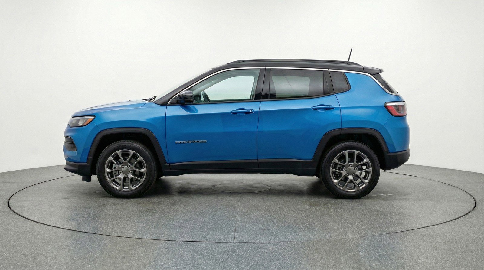Used 2025 Jeep Compass Limited image 5