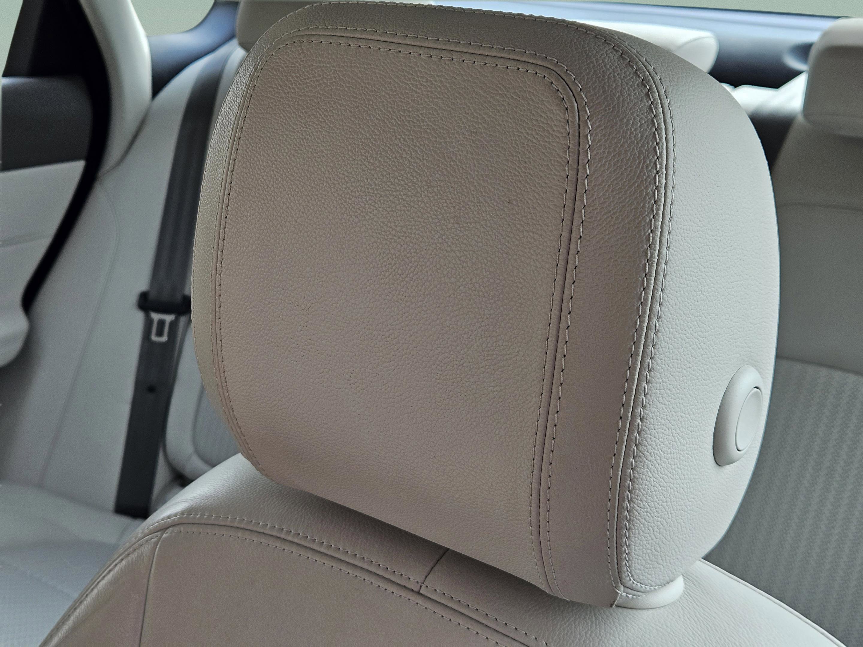 Used 2017 Jaguar XF Prestige image 17