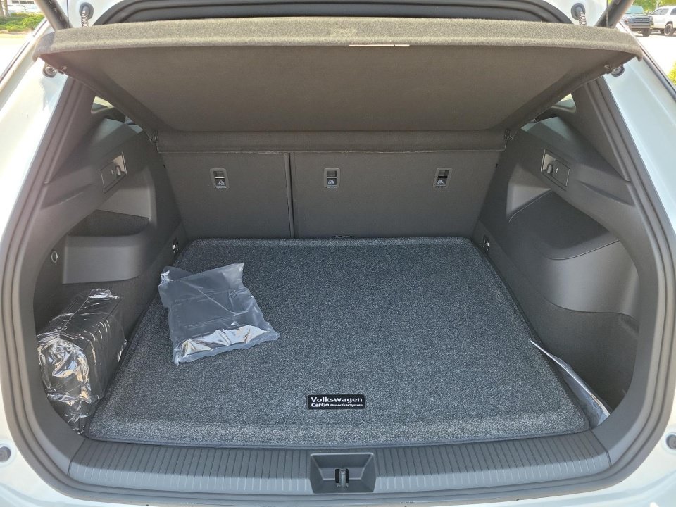 New 2026 Volkswagen Tiguan SE R-Line FWD image 15