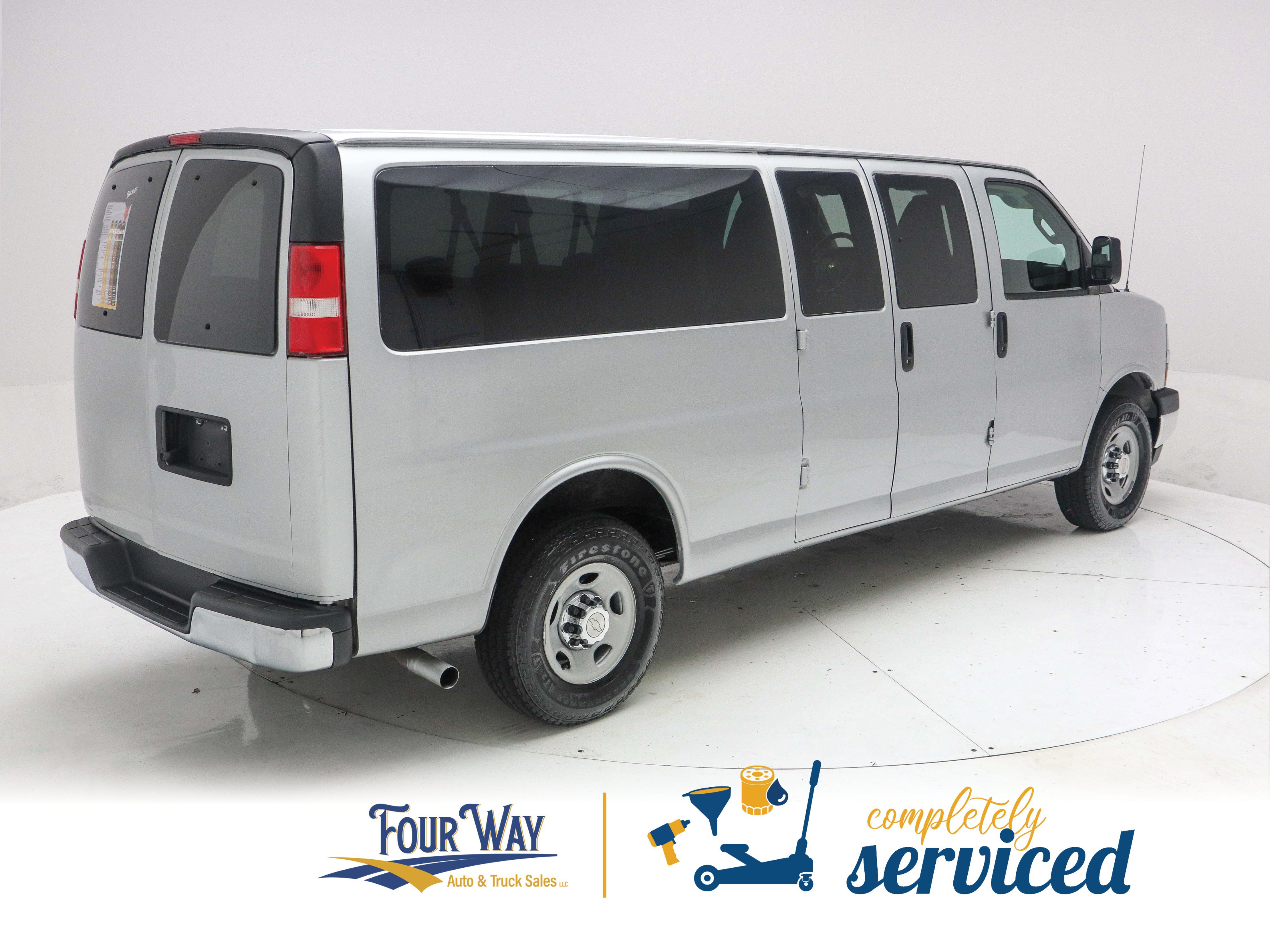 Used 2020 Chevrolet Express 3500 LT w/ LT Preferred Equipment Group RWD image 4