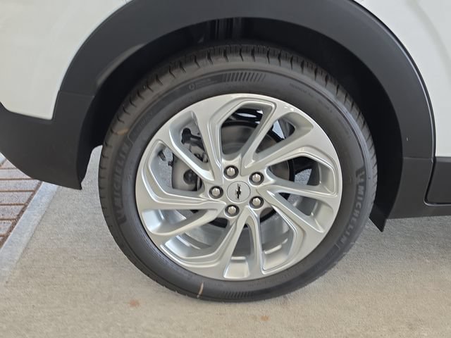New 2027 Chevrolet Bolt LT FWD image 5