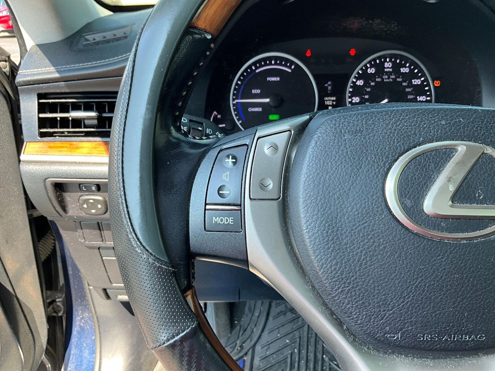 Used 2015 Lexus ES 300h w/ Premium Package w/Bamboo Trim FWD image 10