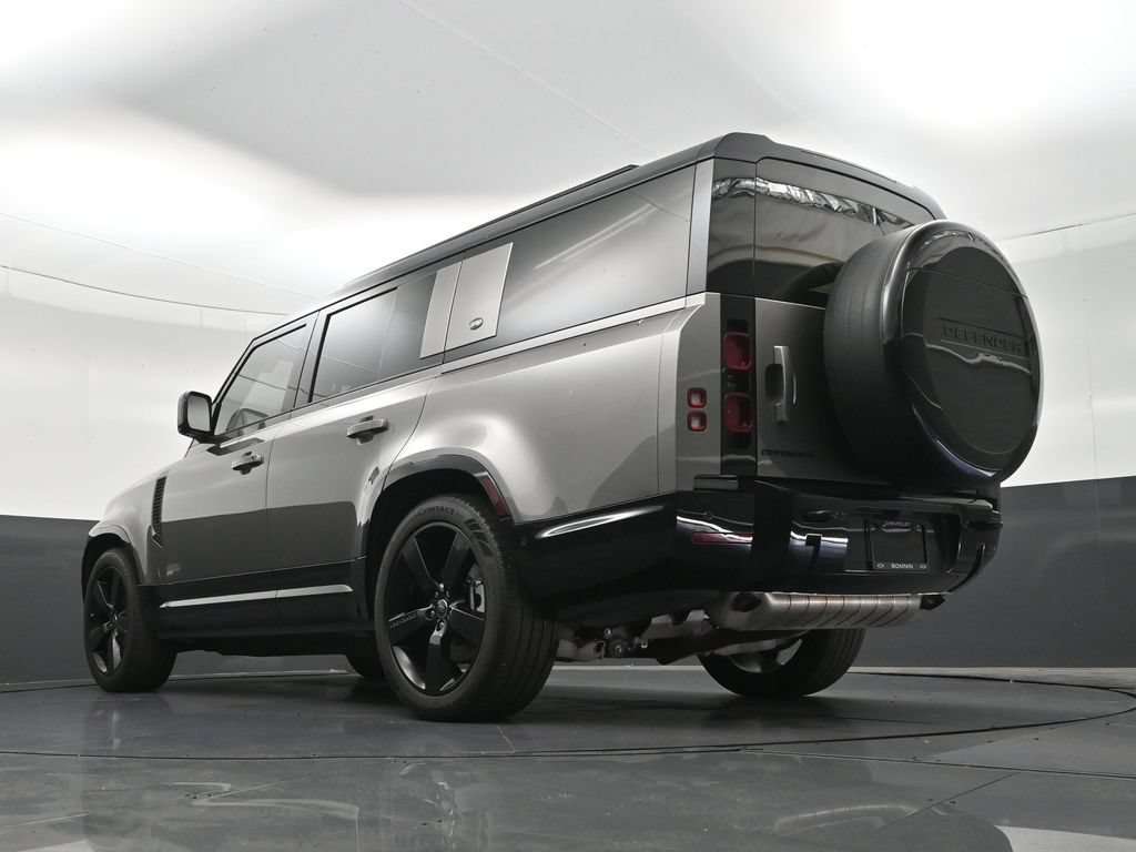 Used 2024 Land Rover Defender 130 X-Dynamic SE AWD/4WD image 25