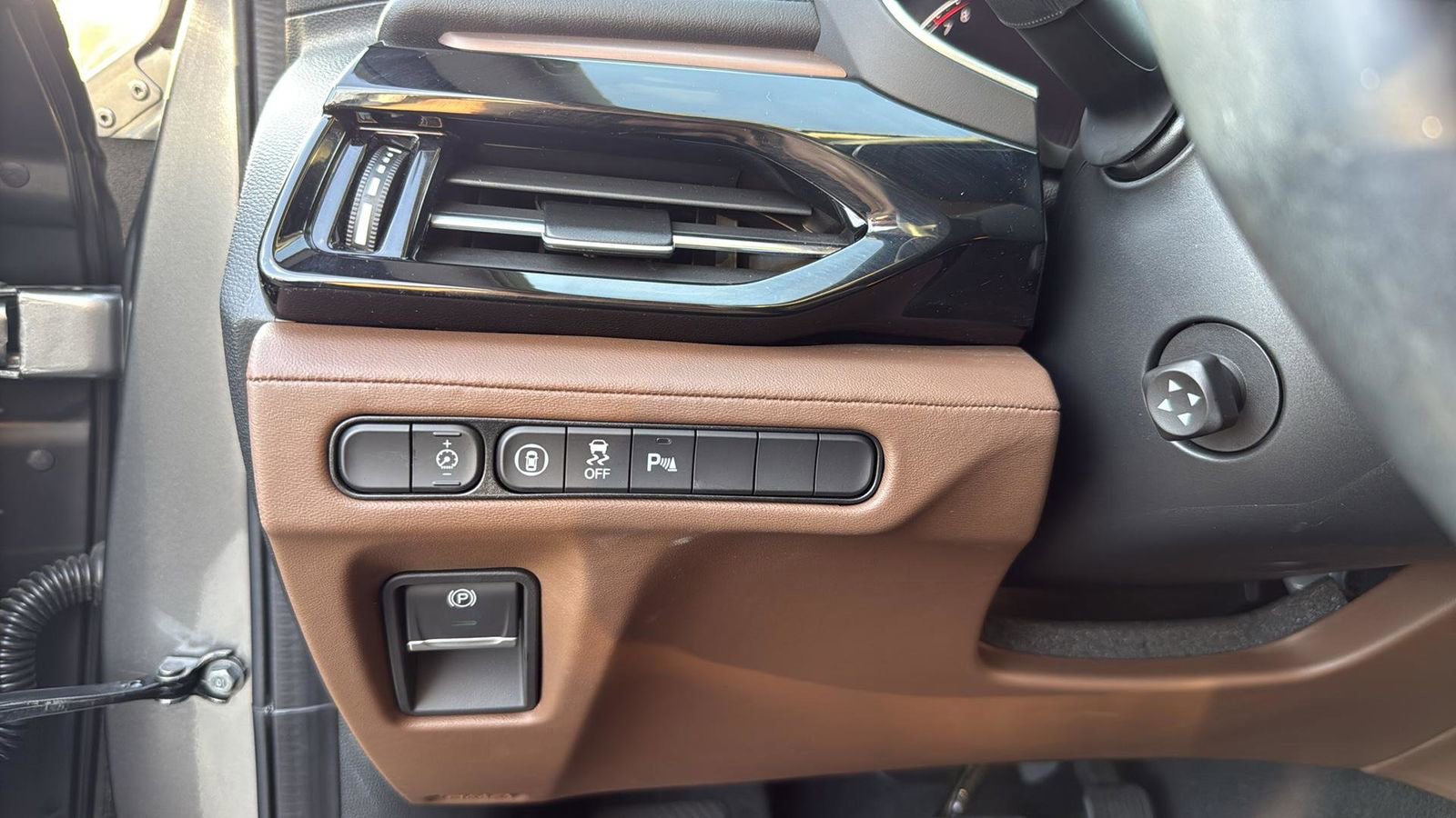 Used 2024 Acura MDX SH-AWD w/ Technology Package image 18