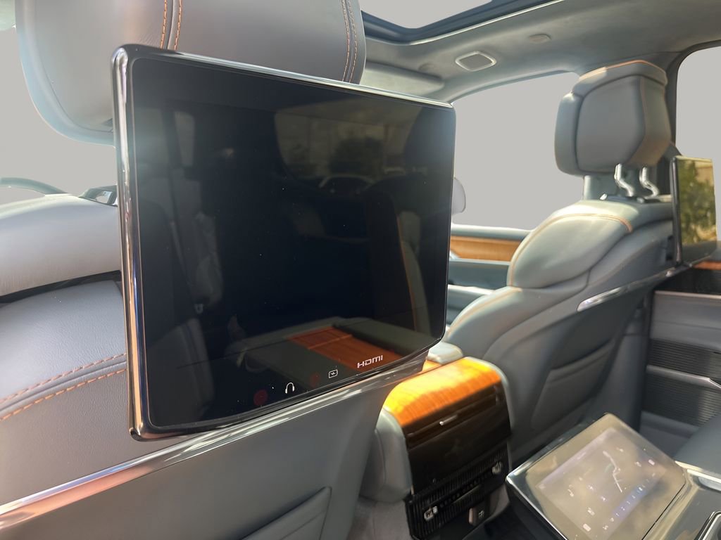 Used 2022 Jeep Grand Wagoneer Series III w/ Rear Seat Video Group 1 image 21