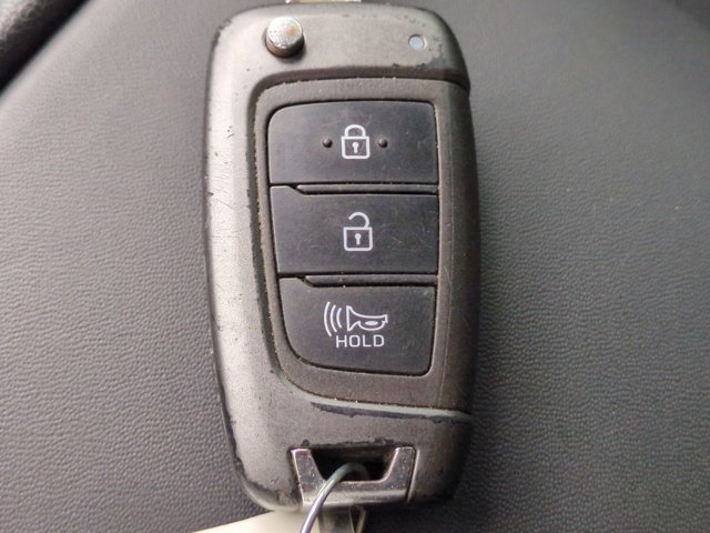 Used 2021 Hyundai Santa Fe SE image 25