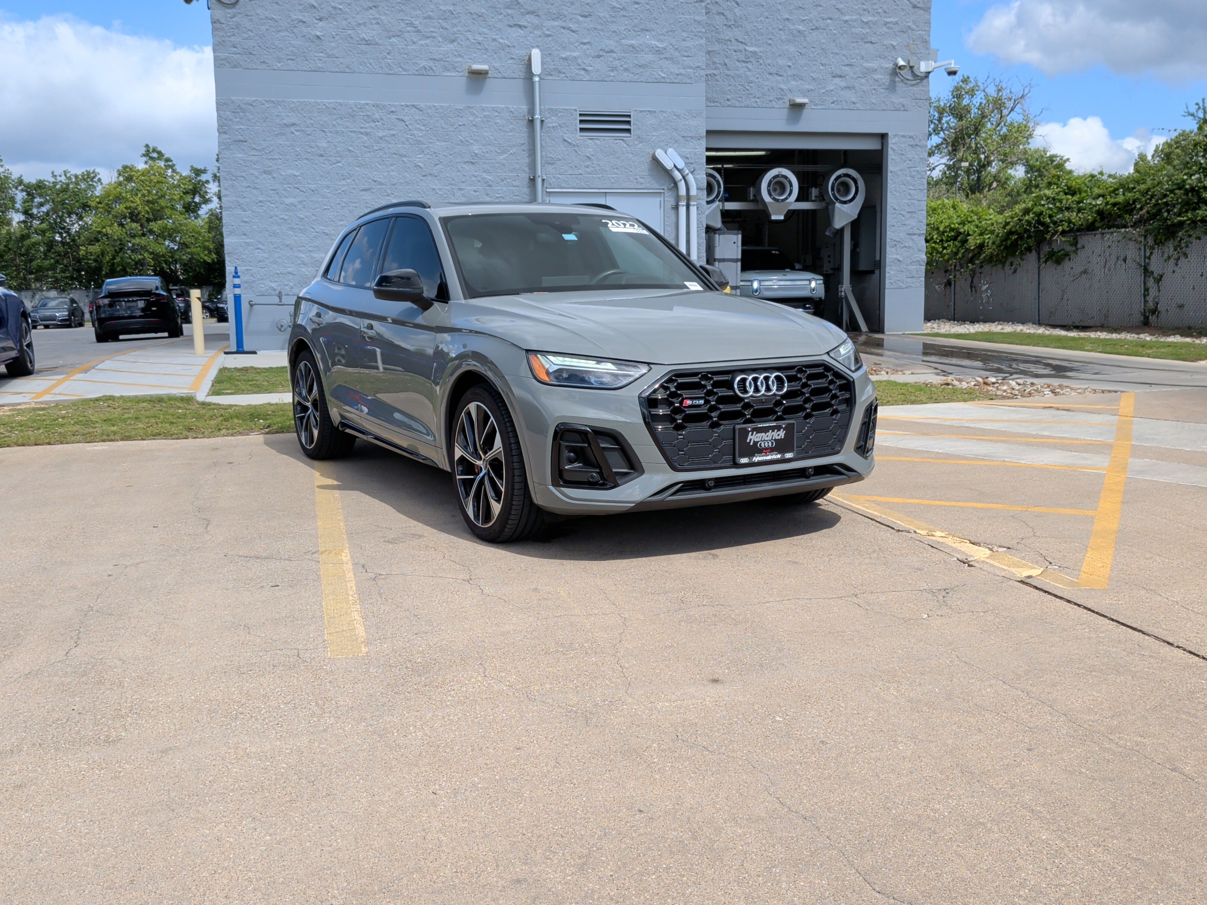 Used 2022 Audi SQ5 Premium Plus w/ Premium Plus Package AWD/4WD image 2