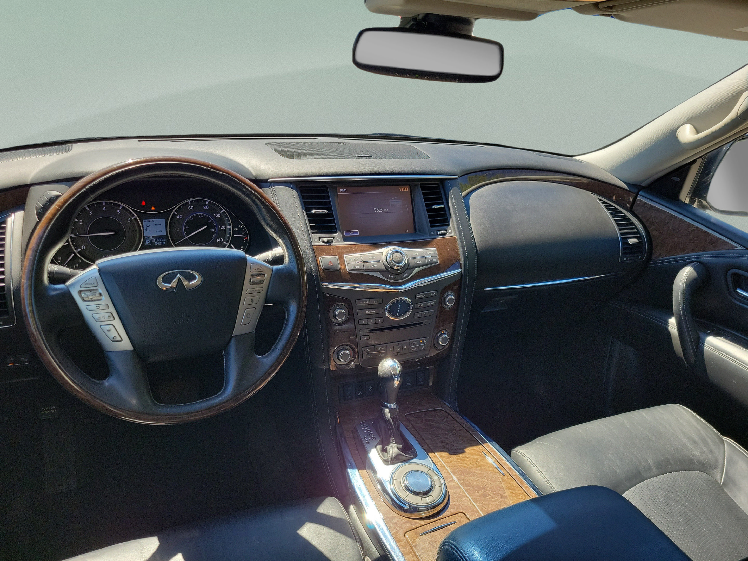 Used 2017 INFINITI QX80 2WD w/ Driver Assistance Package image 9