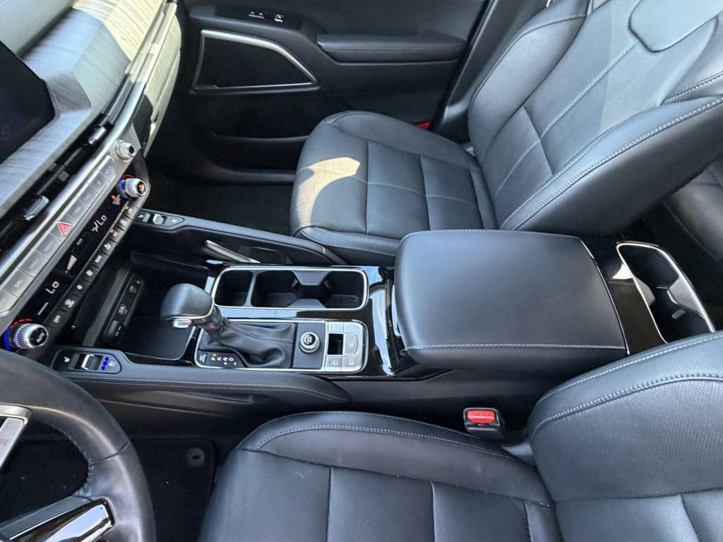 Certified 2024 Kia Telluride EX w/ EX Captain's Chair Package FWD image 19