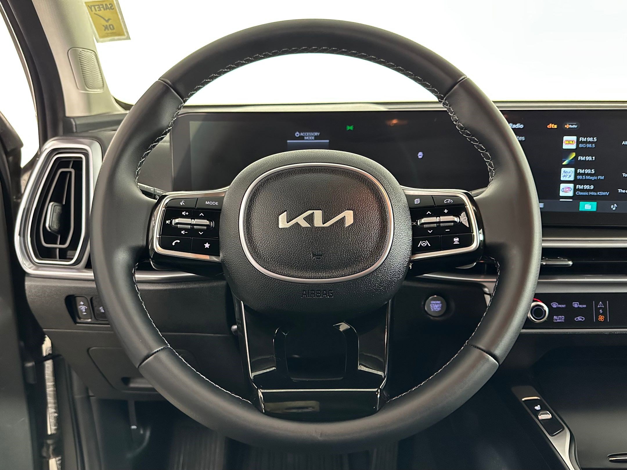 Used 2025 Kia Sorento EX image 14