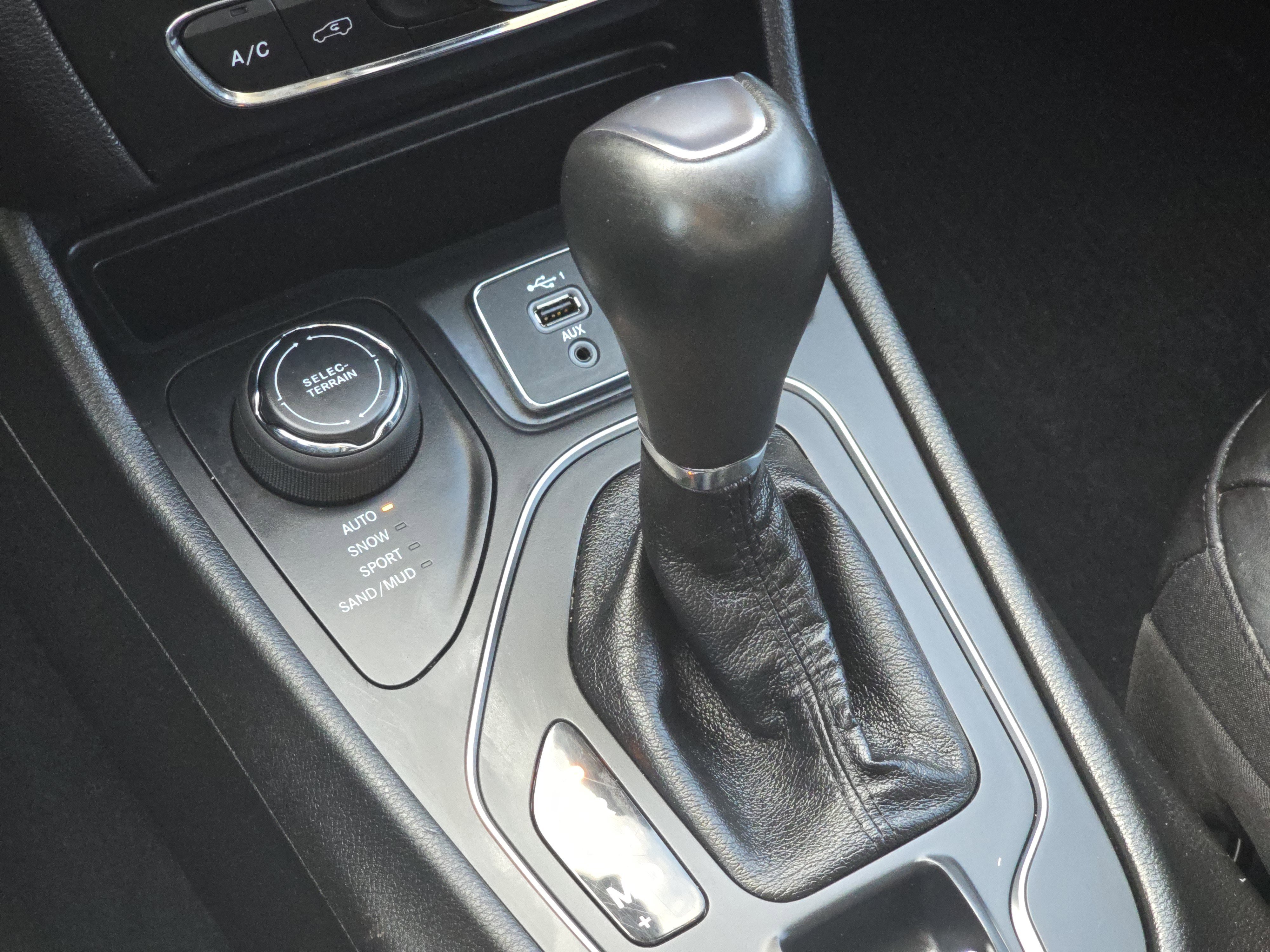 Used 2020 Jeep Cherokee Latitude Plus w/ Cold Weather Group image 26