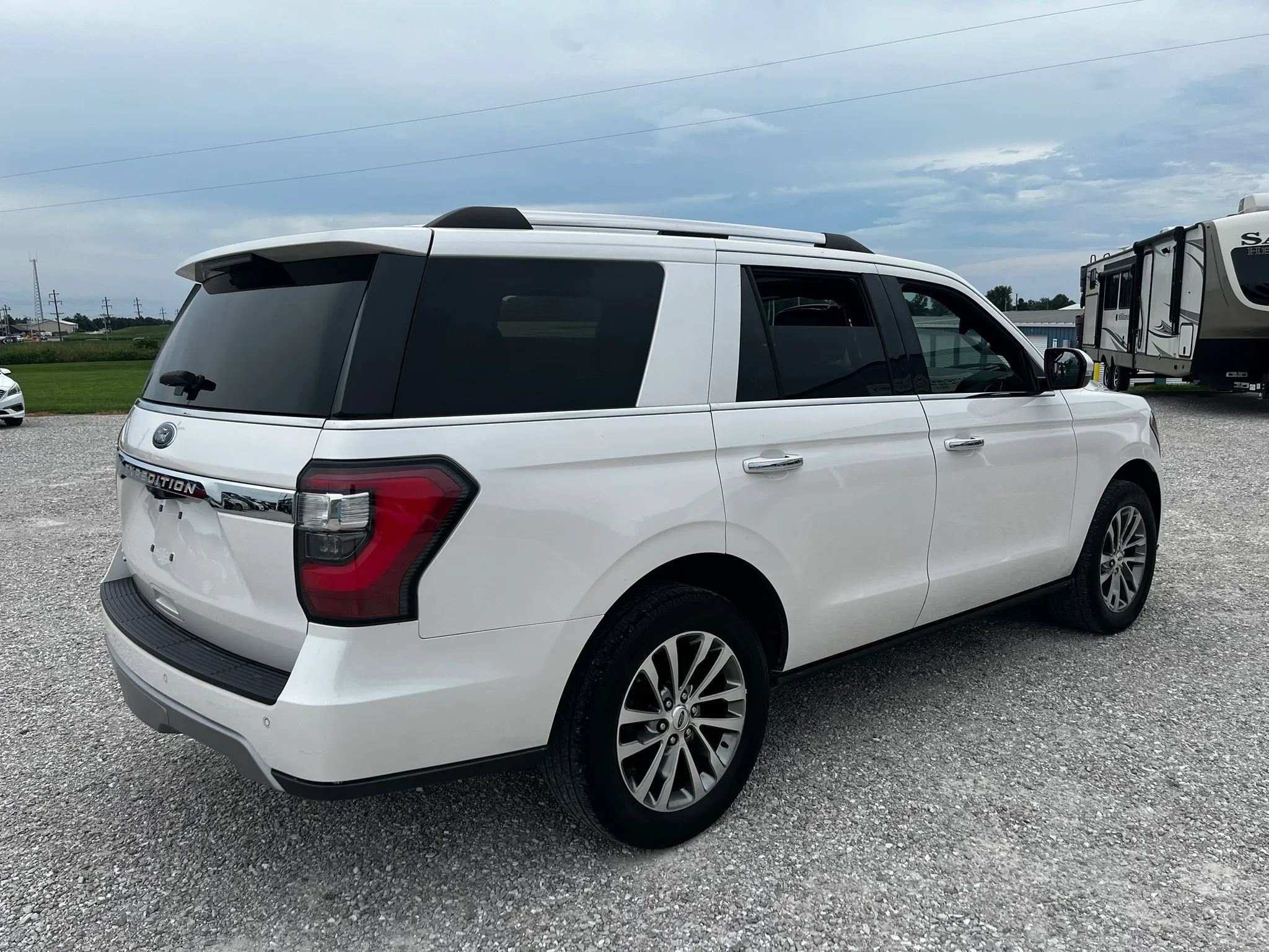 Used 2018 Ford Expedition Limited w/ Equipment Group 301A AWD/4WD image 3
