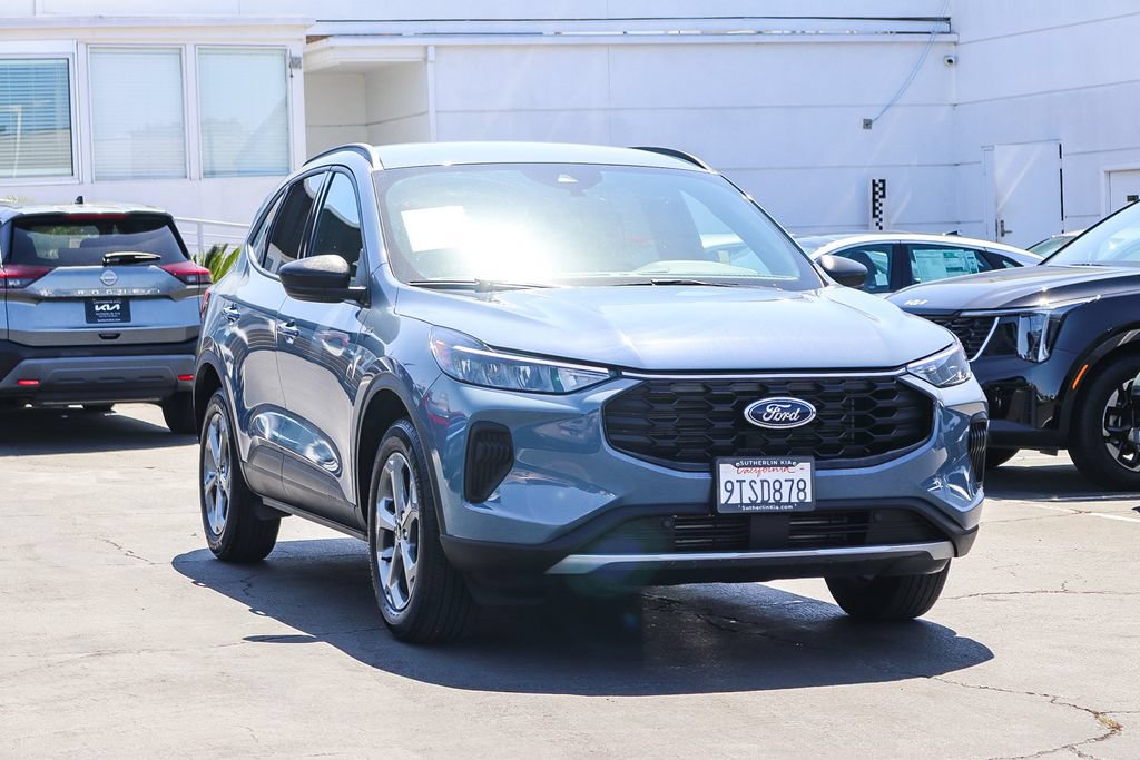 Used 2025 Ford Escape ST-Line AWD/4WD image 3
