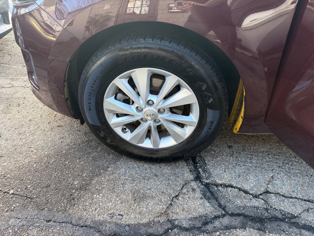 Used 2015 Kia Sedona LX image 10