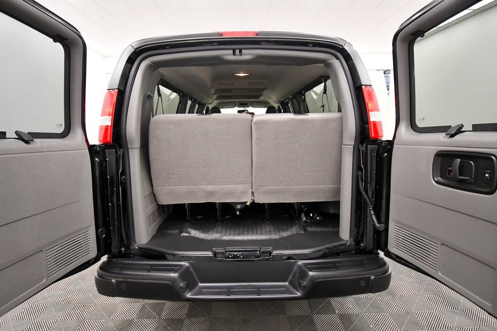 Used 2025 Chevrolet Express 3500 LS RWD image 7