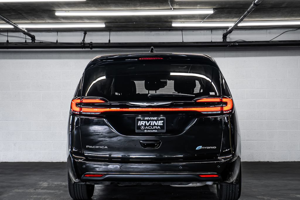 Used 2024 Chrysler Pacifica Limited FWD image 4