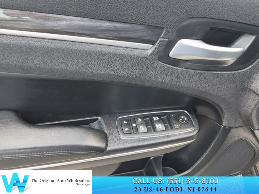 Used 2017 Chrysler 300 Limited RWD image 13