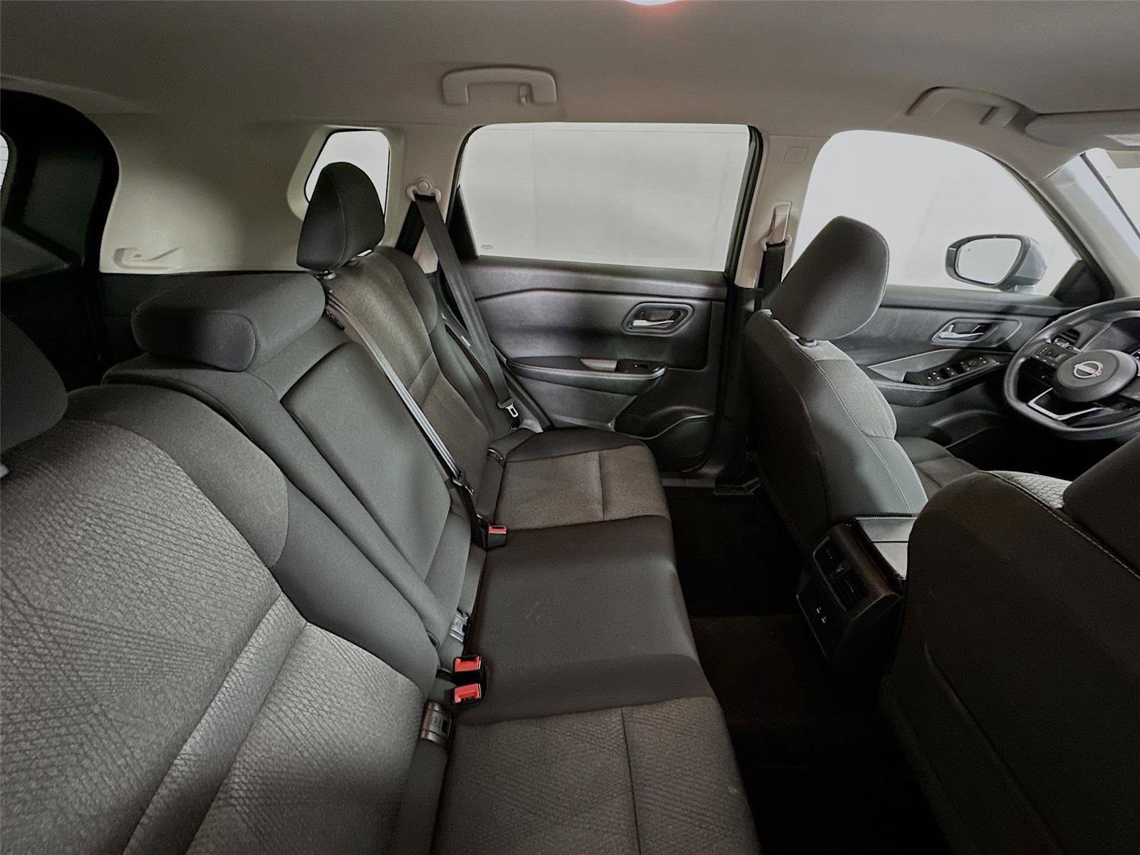 Used 2024 Nissan Rogue SV image 25