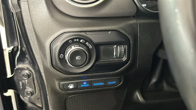 Used 2023 Jeep Wrangler Unlimited w/ Cold Weather Group AWD/4WD image 18
