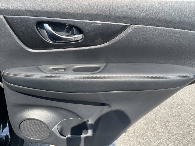 Used 2020 Nissan Rogue SV FWD image 21