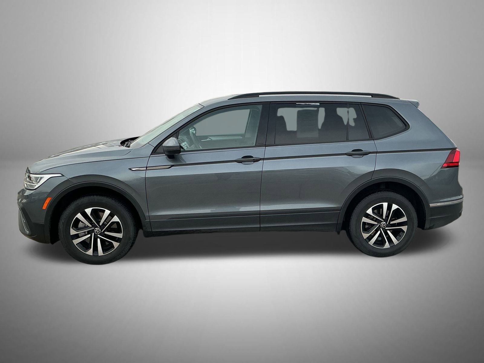 Used 2022 Volkswagen Tiguan S image 3