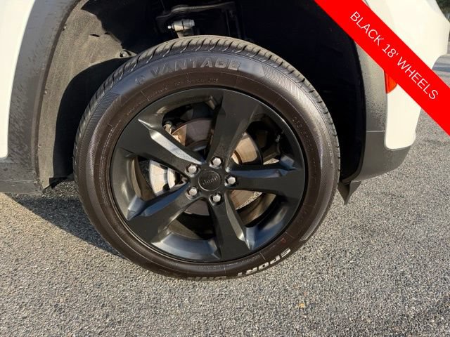 Used 2023 Jeep Grand Cherokee Altitude AWD/4WD image 46
