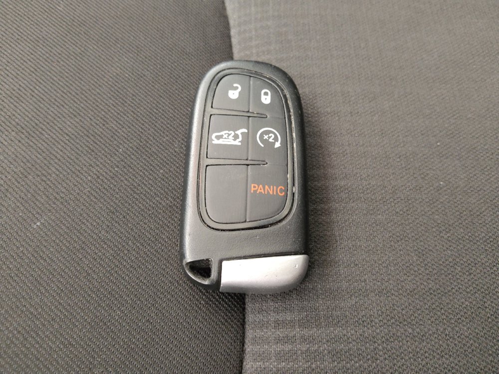 Used 2015 Jeep Cherokee Latitude w/ Comfort/Convenience Group image 32