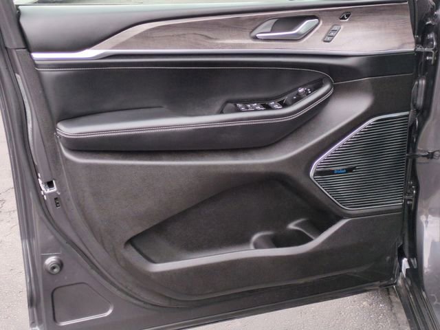 Certified 2022 Jeep Grand Cherokee Overland w/ Adv Protech Group III image 13