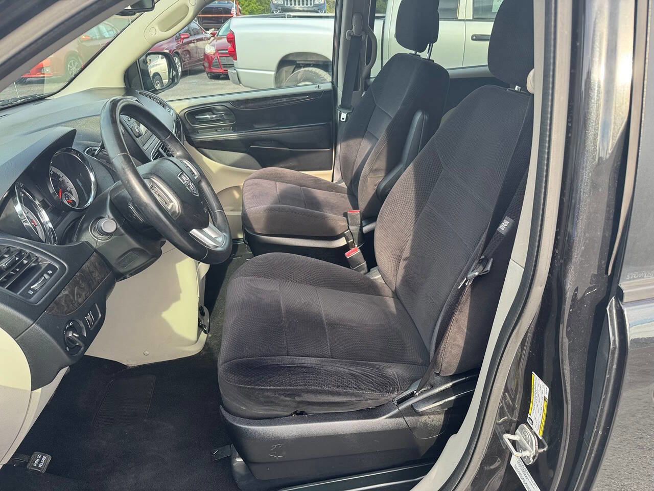 Used 2013 Dodge Grand Caravan American Value Package w/ UConnect Hands-Free Group FWD image 13