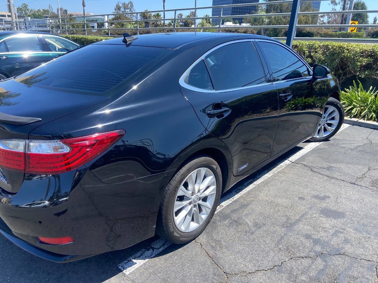 Used 2013 Lexus ES 300h image 4