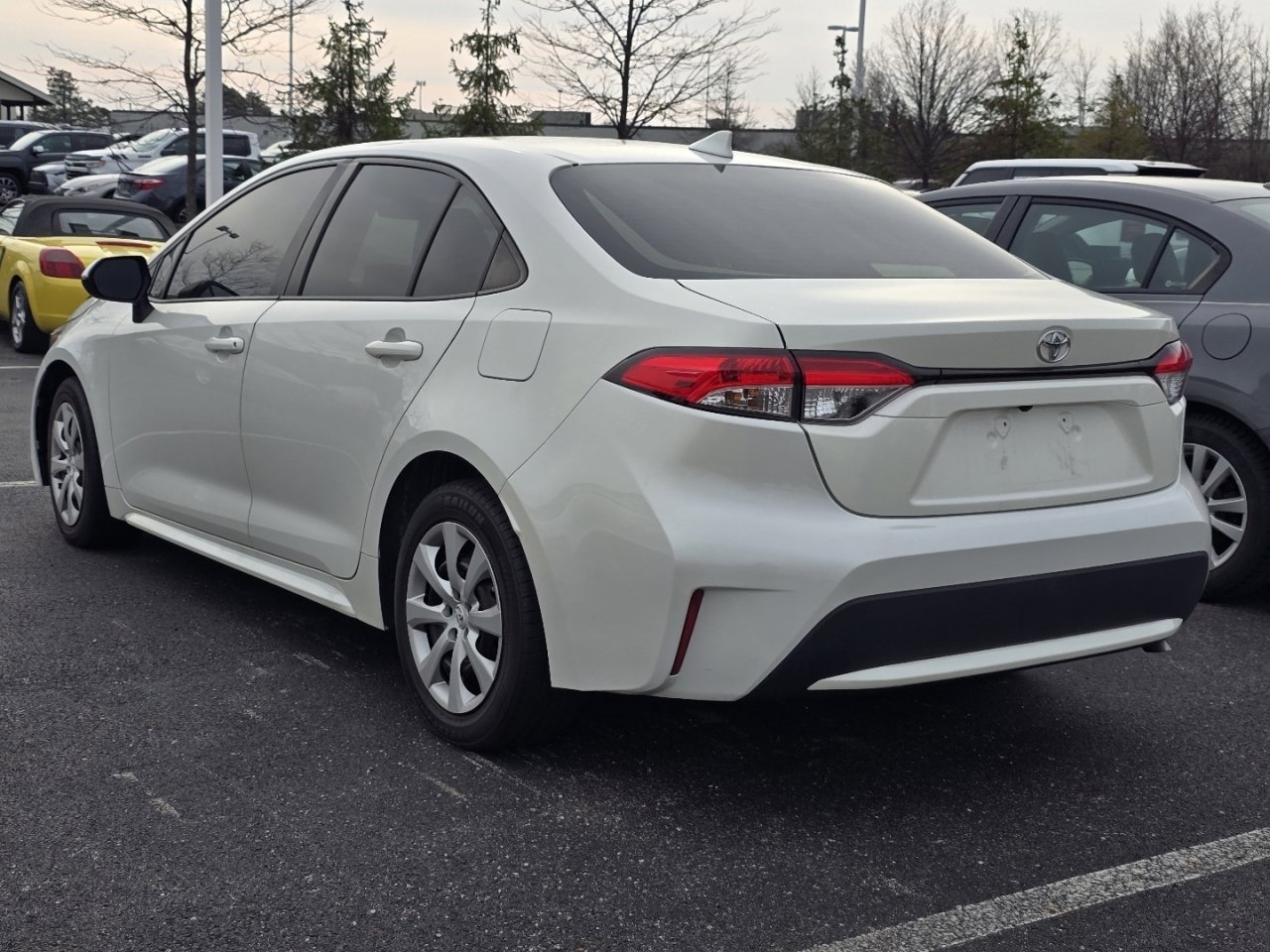 Used 2020 Toyota Corolla LE image 5
